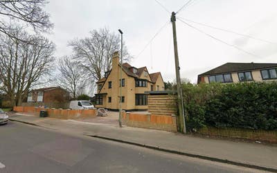 DSS - Studio Flat Available in Surrey TW17 Main Photo