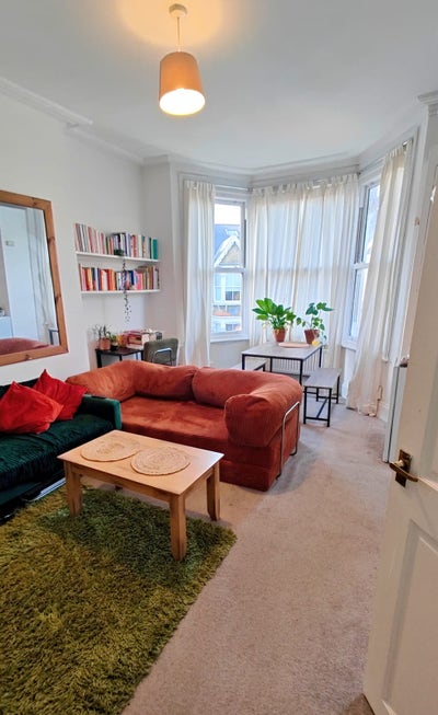 Bright room in Walthamstow - 2 bed flat Main Photo