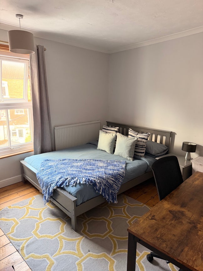 Large Double Room with King Size Bed Main Photo