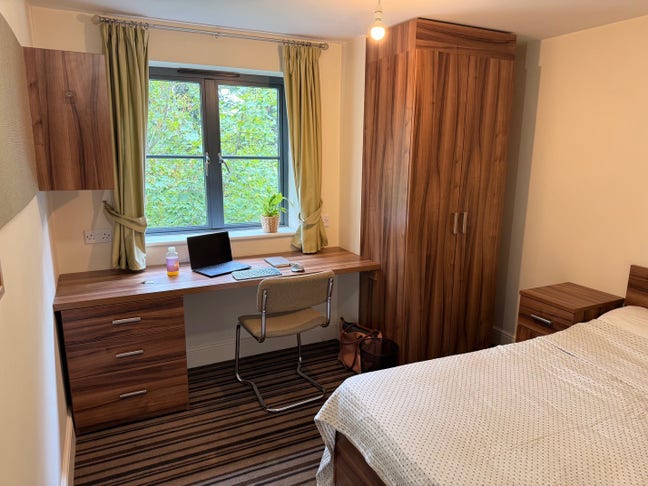 Small Double Bedroom + Ensuite, Central Leamington Main Photo
