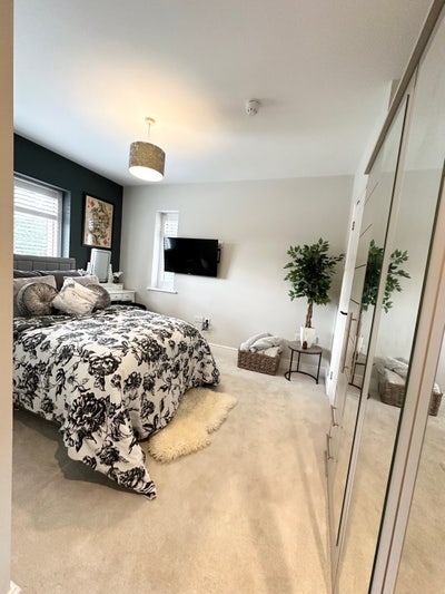 En-suite Room to let Furnished close to station  Main Photo