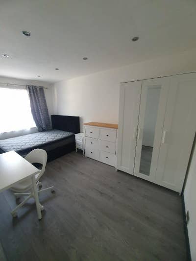 Double Rooms for &pound;900 Month – Turnpike Lane Main Photo