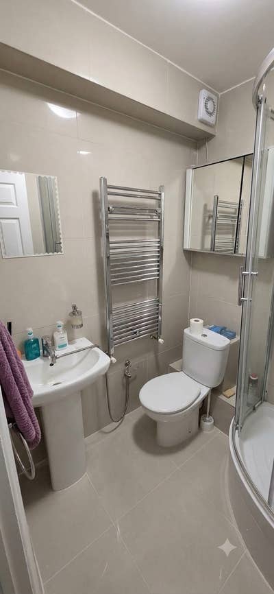 Cosy ensuite double room_few mins away from tube! Main Photo