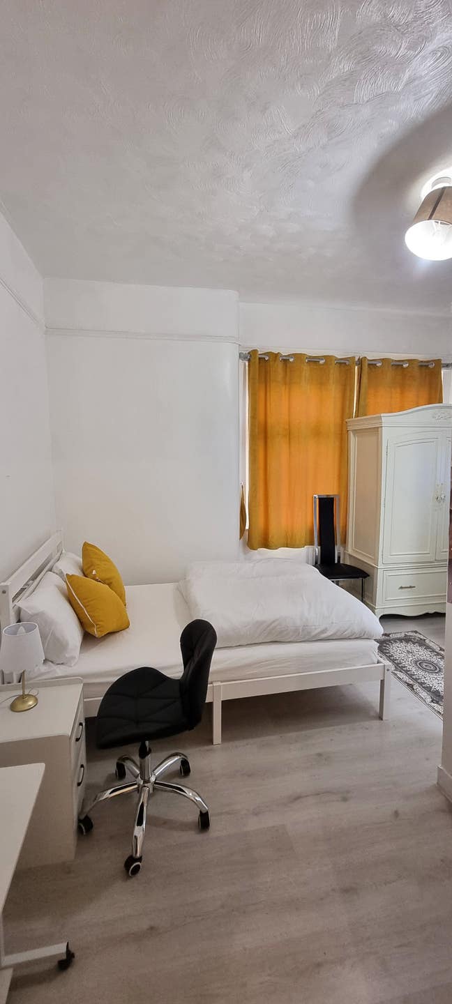 Amazing double ensuite room near city centre  Main Photo