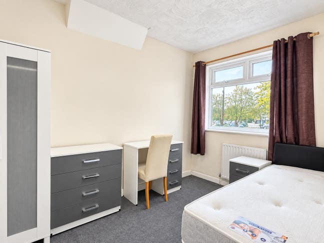 Furnished Rooms - Bills included - Student/Working Main Photo