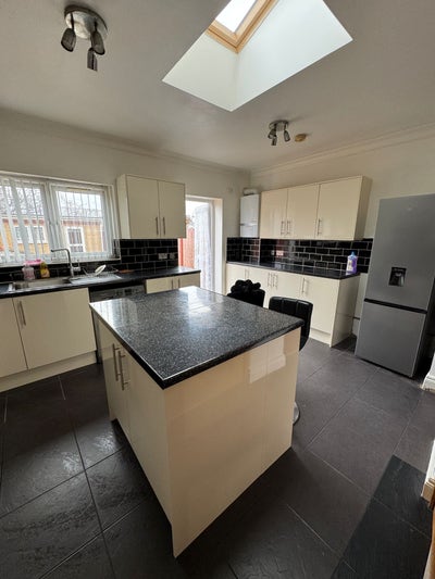 Bright Single Room In East Ham Ready To Move In Main Photo