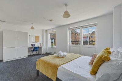 Large Double Ensuite Room Very Close to City Main Photo