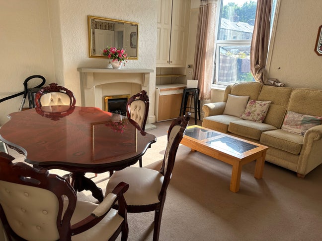 Five bedroom property close to town centre Main Photo
