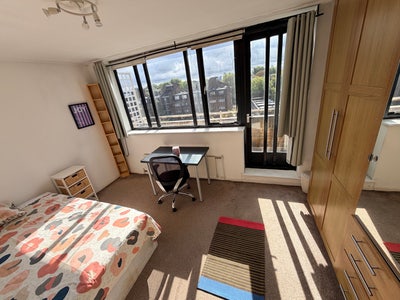Huge master+Balcony+Living room-All Incl-High St K Main Photo