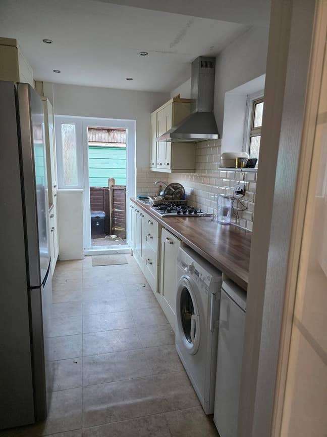 Need two tenant for double bed room  Main Photo