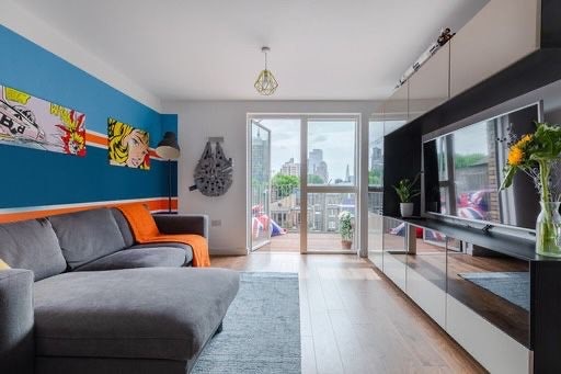 Stunning view-2b1b-balcony-High end-5m Old St Main Photo