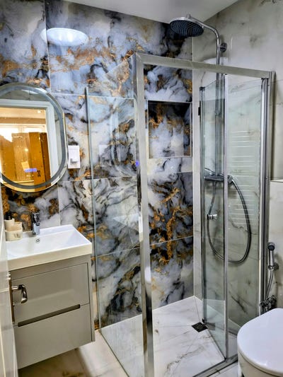 Studio Ensuite Room Main Photo
