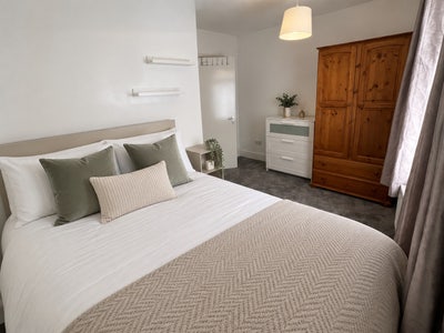 1 Double room - Great transport links! Main Photo