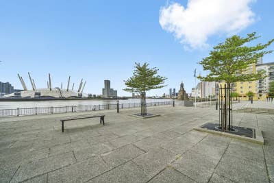 Double Room in Canary Wharf Main Photo