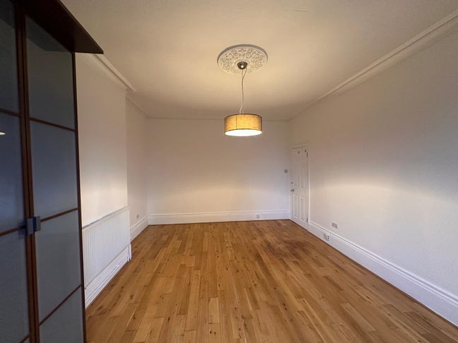 Queen's Park  NW6 double room next to the park  Main Photo
