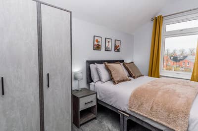 TWO ROOMS Available -  Nr Thames Valley Park Main Photo