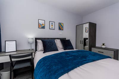 TWO ROOMS Available -  Nr Thames Valley Park Main Photo