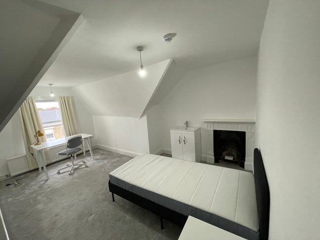 Room 10 mins from centre of Cambridge and station Main Photo