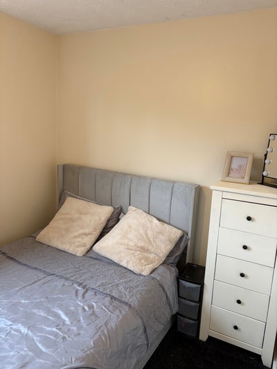 Double room in 2 bed house Main Photo
