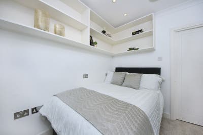 Single room in a spacious house Main Photo