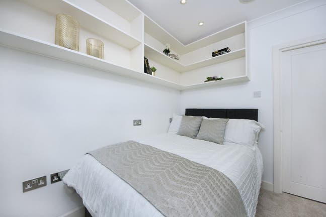 Single room in a spacious house Main Photo