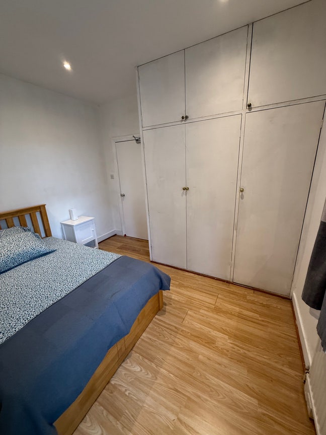 A Large Double Room Main Photo