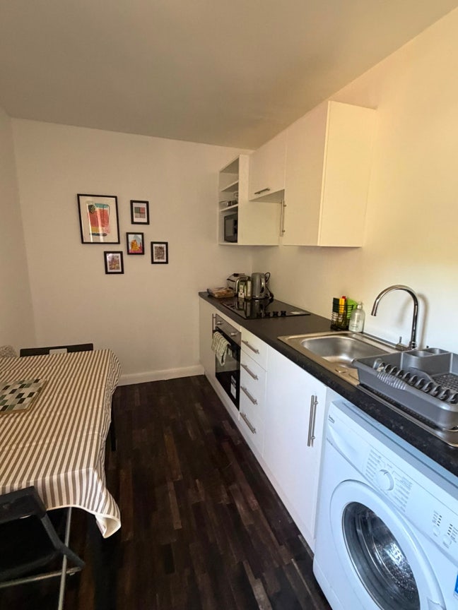 Beautiful Studio Flat including bills Main Photo