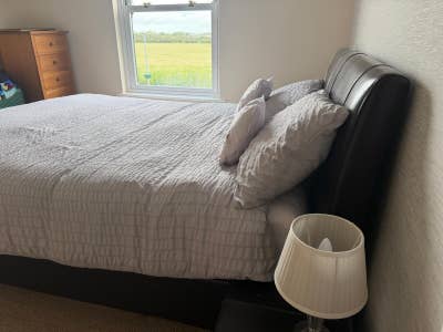 Double room, bathroom and lounge Main Photo