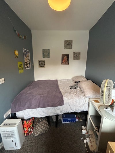 Double Bedroom in Friendly House Share🌼  Main Photo