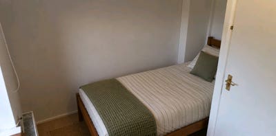 Double and single size rooms Heathrow T4, Feltham Main Photo