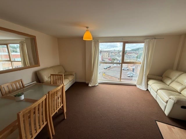 🎓 Modern Student Apartment – 3 Rooms Available –  Main Photo
