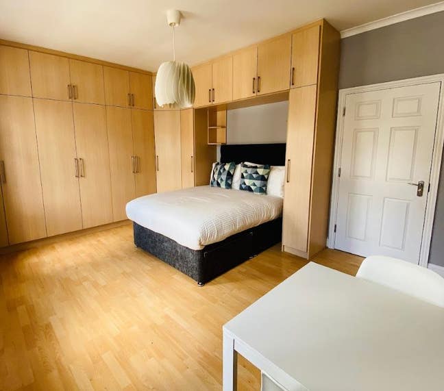 Cozy Double Room Bills Included Main Photo