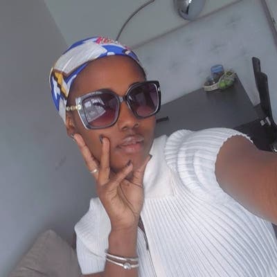 Professional Female seeks a single or double room Main Photo