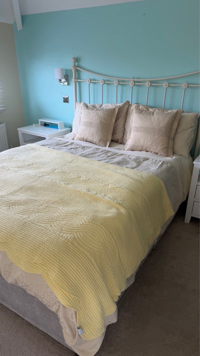 Luxury  large room with own bathroom 4 nights only Main Photo