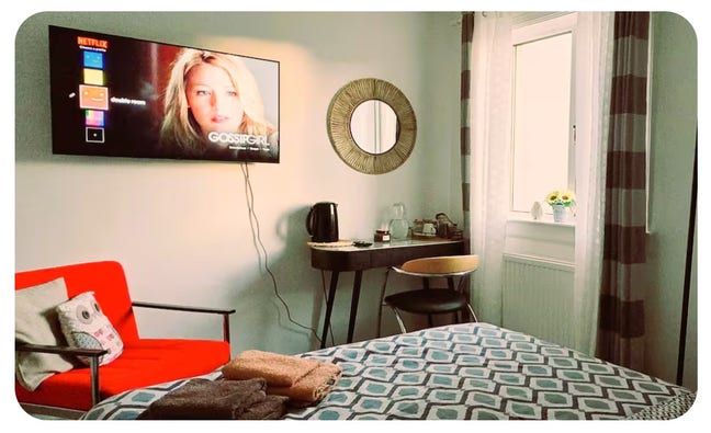 Comfortable bright room Main Photo