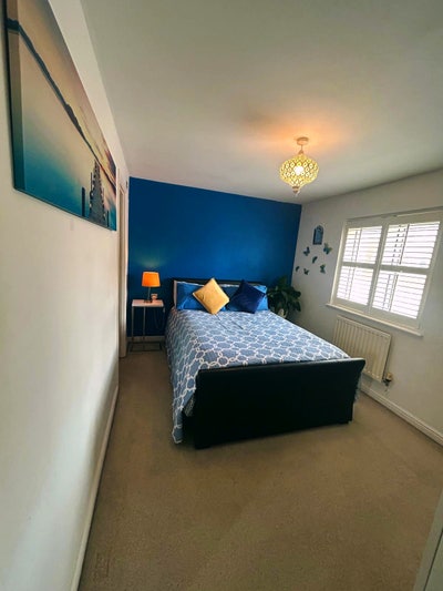 Double Bedroom with Ensuite in Detached House Main Photo