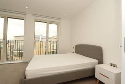 Ensuite - Double Room - Canada Water 3 Mins to Stn Main Photo