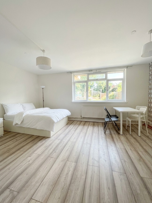Private 1-bed Flat | Next to Southwark - SE16 Main Photo