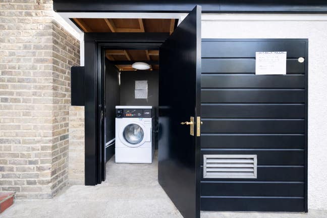Single Bedsit with Natural Light in SW3 Main Photo