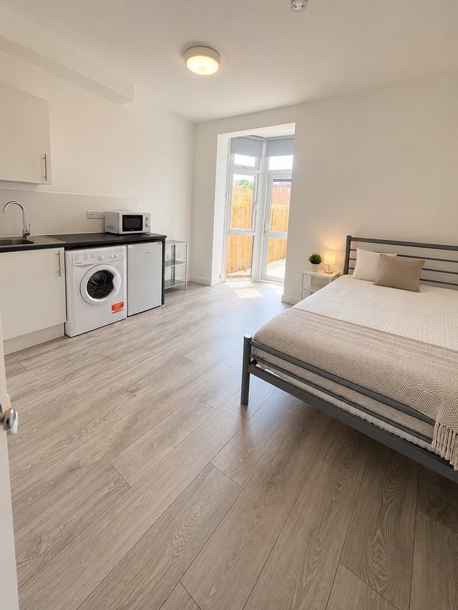 Self-Contained Studio with fee parking and garden Main Photo
