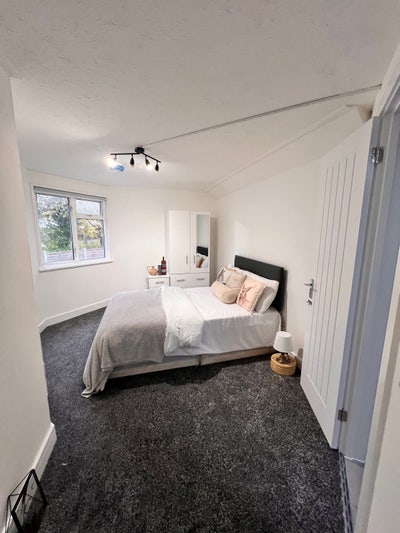 Brand New very spacious En Suite double-room &pound;825  Main Photo