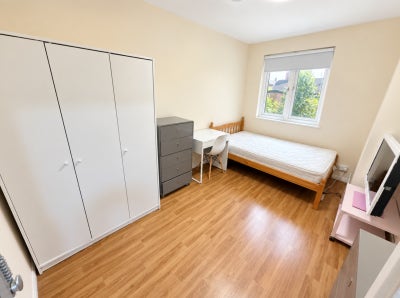 ⭐ No deposit • Stepney Green• 1 min Queen Mary Uni Main Photo