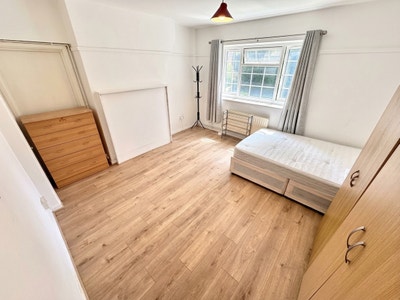 Big Double Room in Mile End,E1-All Bills Included Main Photo