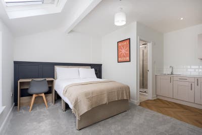 Luxury Hmo Rooms available. Main Photo