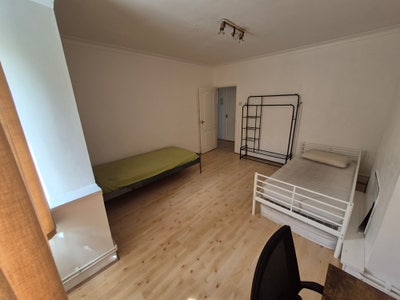 Extra large Double room to let Main Photo