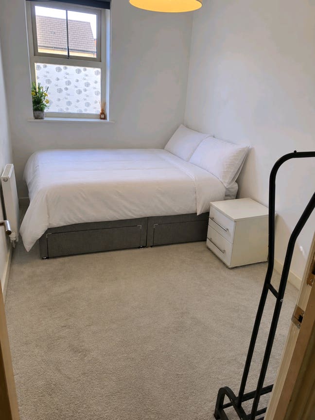 Spacious Room in Shared Home for Professionals 🏠 Main Photo