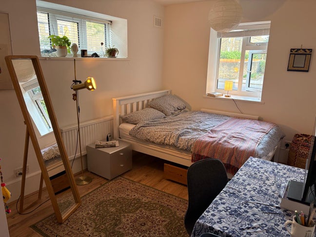 Double room in friendly 3-bed near Finsbury Park Main Photo