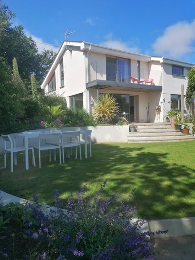 Room in quiet house near beaches in Falmouth Main Photo