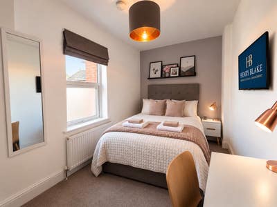 Walking Distance to Reading Town Centre Main Photo