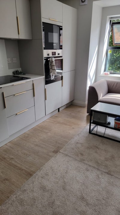 Modern En-suite room available now for rent LS2 Main Photo